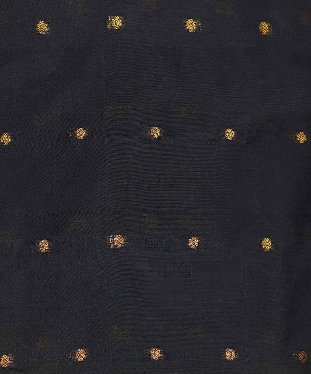 Handloom_Golden_Black_Pure_Katan_Silk_Tanchoi_Banarasi_Saree_With_Black_Selvedge_WeaverStory_06