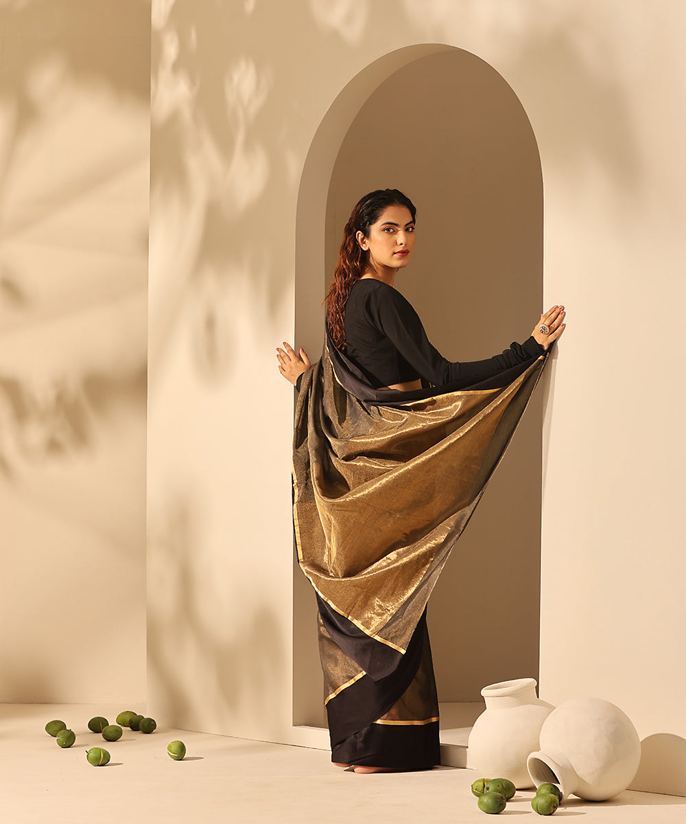 Black_And_Gold_Handloom_Chanderi_Tissue_Silk_Saree_With_Mashroo_Border_WeaverStory_03