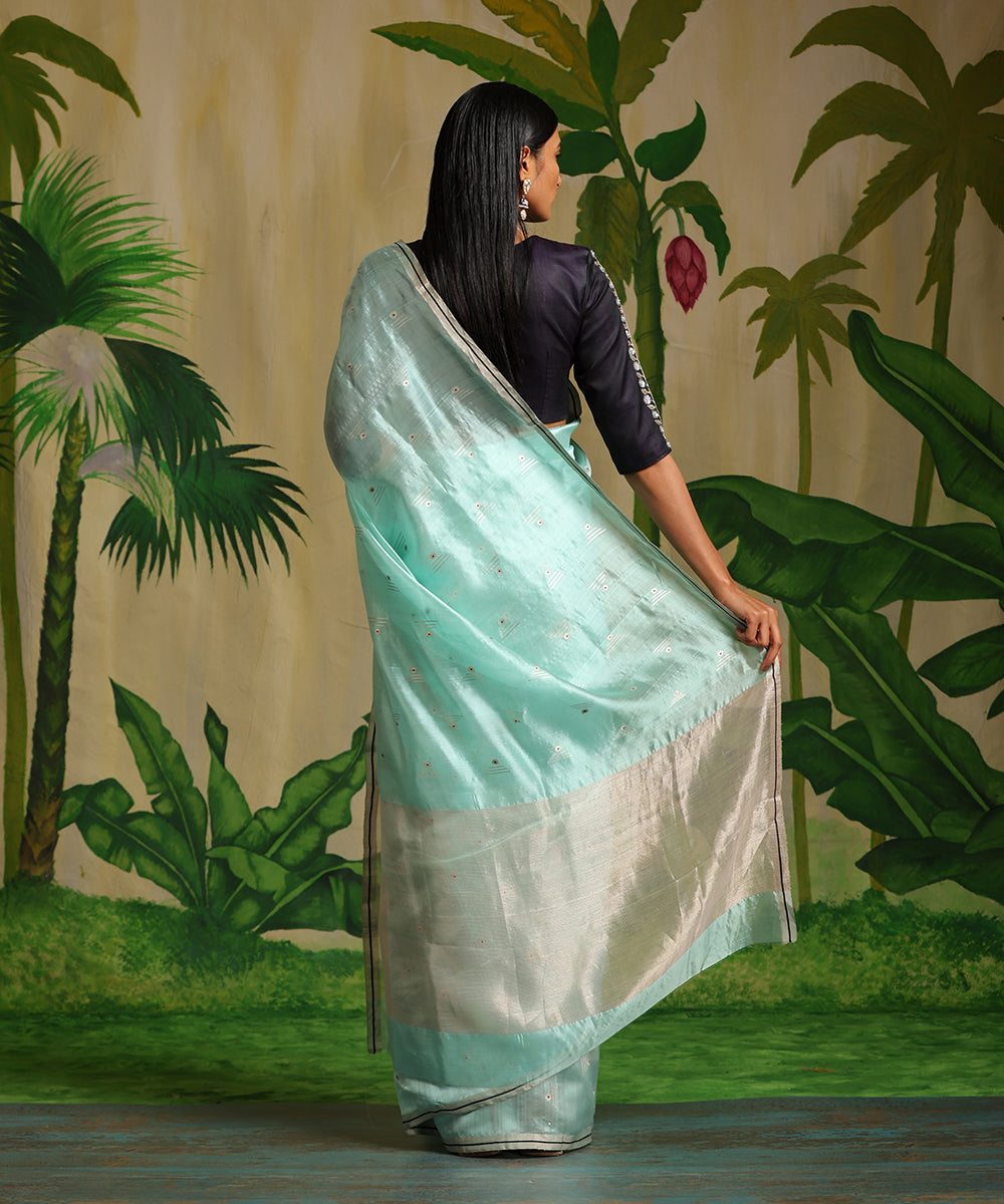 Handloom_Pastel_Mint_Green_Pure_Chanderi_Silk_Saree_With_Triangle_Booti_WeaverStory_03