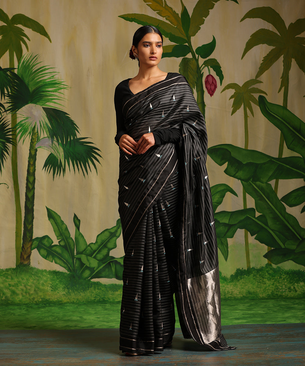 Handloom_Black_Striped_Pure_Chanderi_Silk_Saree_With_Tilak_Meenakari_Booti_WeaverStory_02