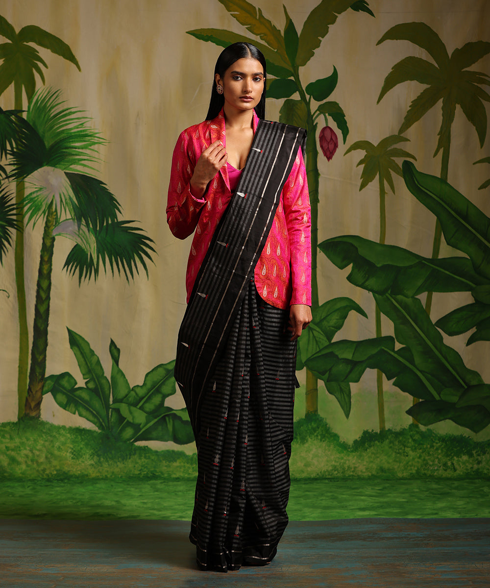 Black_And_Grey_Handloom_Striped_Pure_Cotton_Chanderi_Saree_With_Tilak_Booti_WeaverStory_02