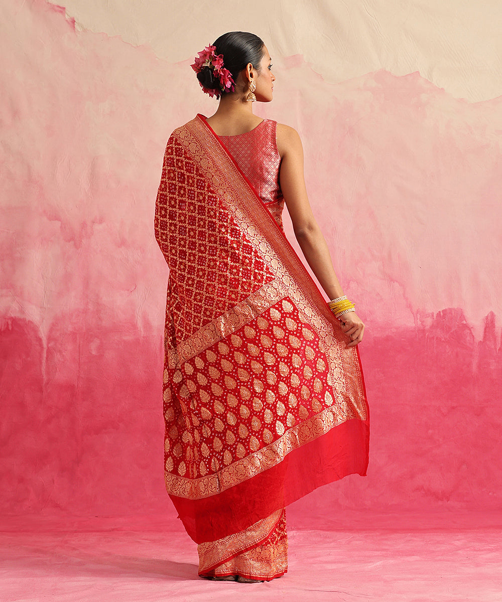 Handloom_Red_Pure_Georgette_Banarasi_Bandhej_Saree_With_All_Over_Cutwork_Jaal_WeaverStory_03