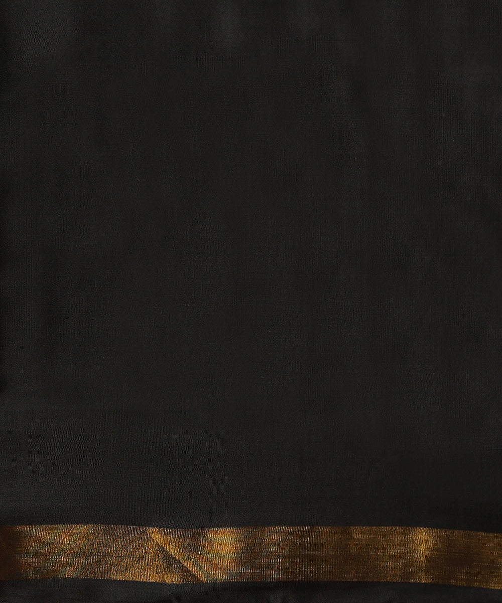 Black_And_White_Handloom_Pure_Mulberry_Silk_Single_Ikat_Patola_Saree_WeaverStory_05