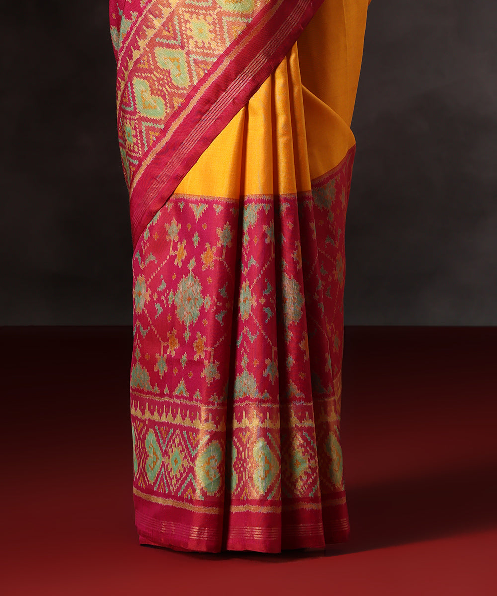 Handloom_Mustard_Pure_Mulbery_Silk_Single_Ikat_Patola_Saree_With_Rani_Tissue_Broad_Border_WeaverStory_04