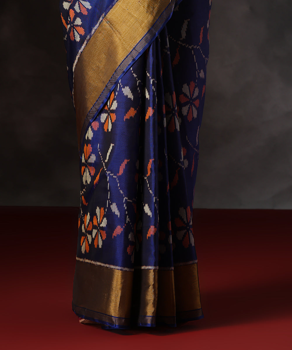 Handloom_Purple_And_Blue_Pure_Mulbery_Silk_Single_Ikat_Patola_Saree_With_Gold_Tissue_Border_WeaverStory_04