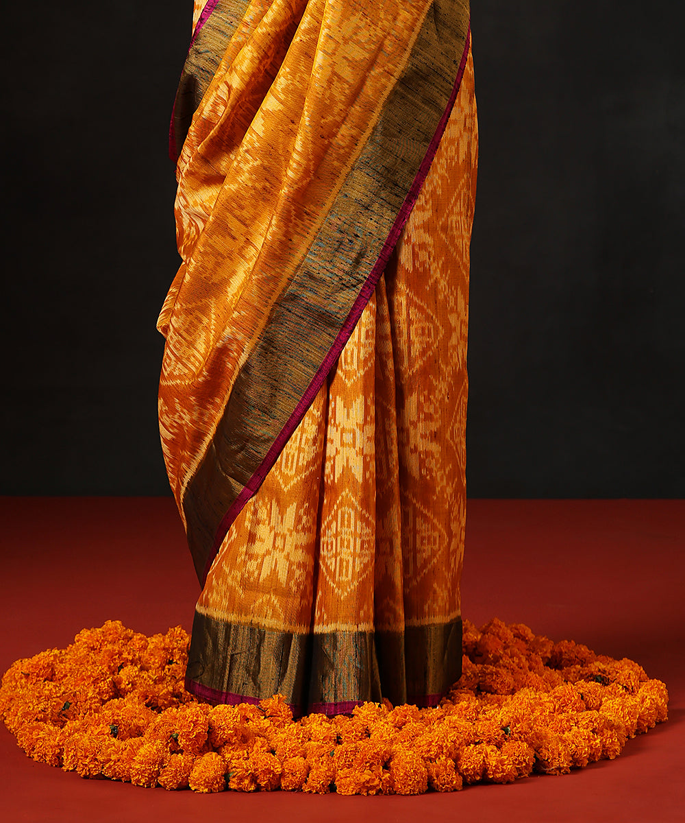Handloom_Mustard_And_Green_Double_Shade_Raw_Silk_Single_Ikat_Patola_Saree_WithGold_Tissue_Border_WeaverStory_04