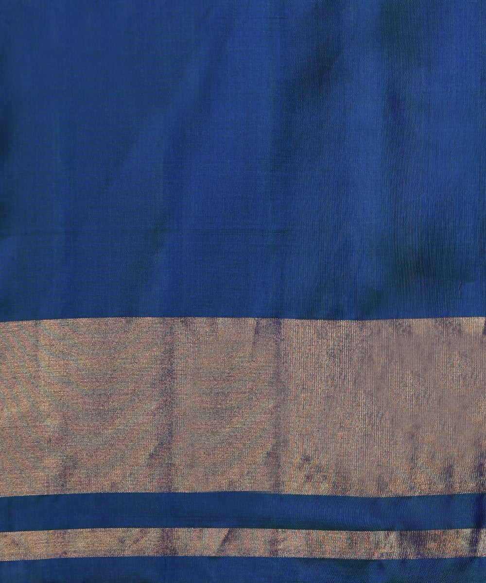 Peacock_Blue_Double_Shade_Handloom_Pure_Mulbery_Silk_Single_Ikat_Patola_Saree_With_Tissue_Border_WeaverStory_05