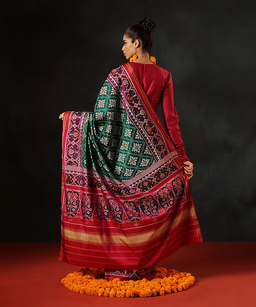 Green_And_Purple_HandloomMagenta_Double_Shade_Pure_Mulberry_Silk_Single_Ikat_Patola_Saree_WeaverStory_03