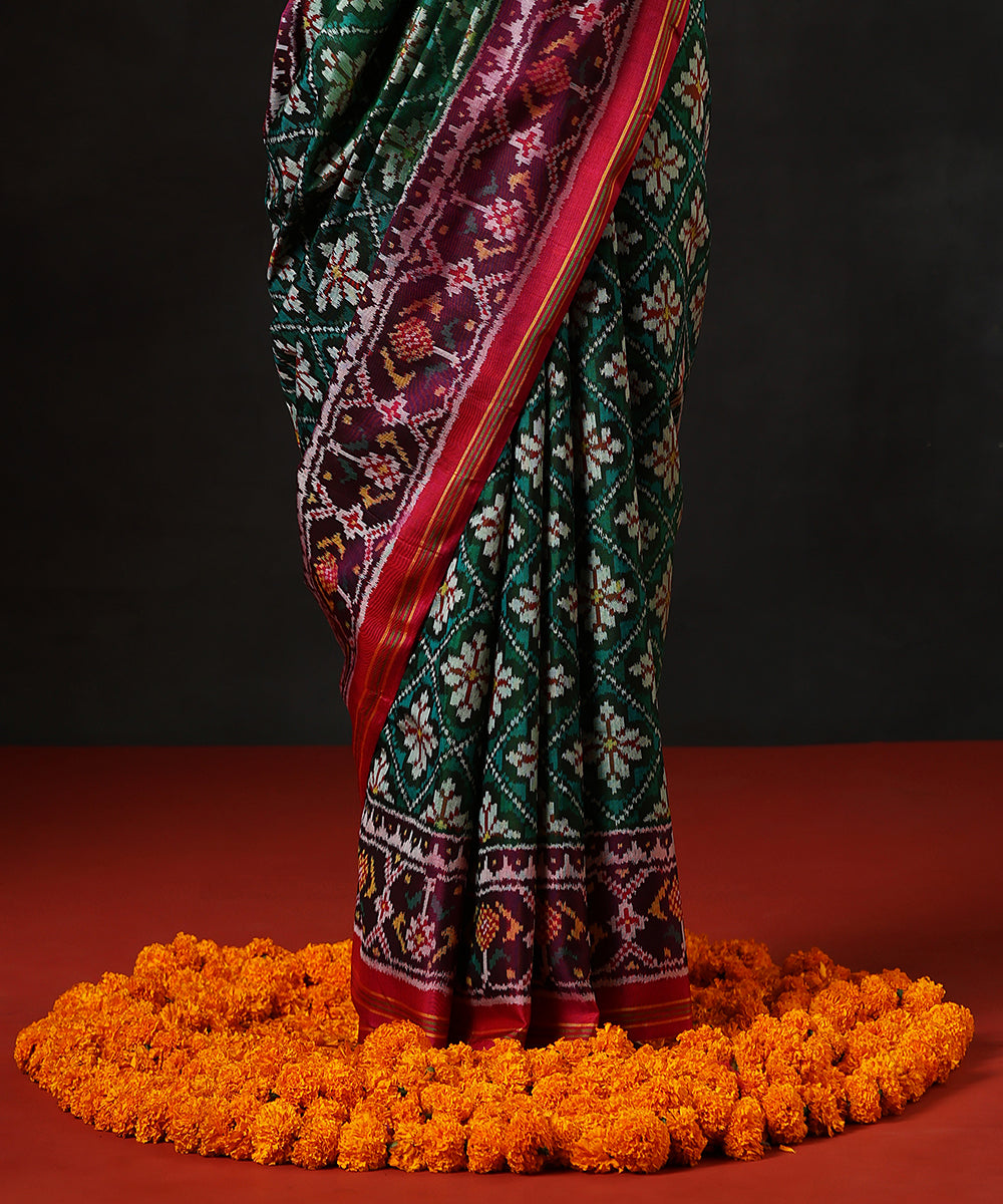 Green_And_Purple_HandloomMagenta_Double_Shade_Pure_Mulberry_Silk_Single_Ikat_Patola_Saree_WeaverStory_04