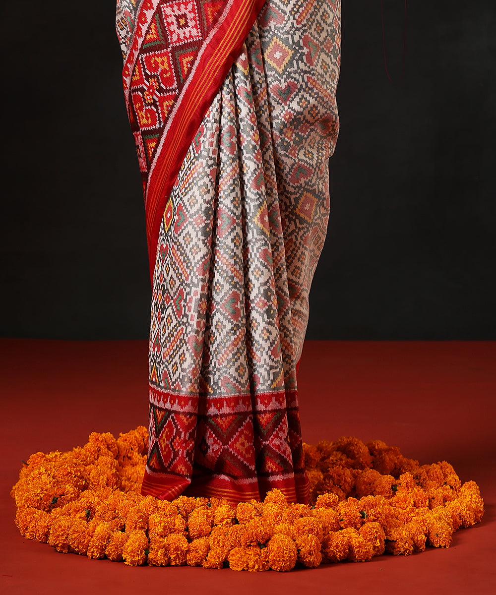 Handloom_White_Pure_MulberrySilk_Single_Ikat_Patola_Saree_With_Maroon_Border_WeaverStory_04