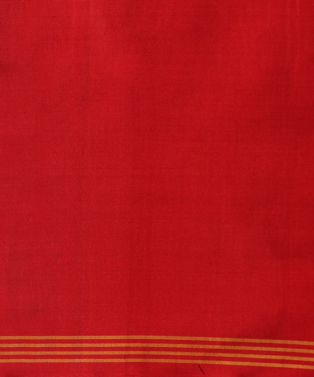 Handloom_White_Pure_MulberrySilk_Single_Ikat_Patola_Saree_With_Maroon_Border_WeaverStory_05