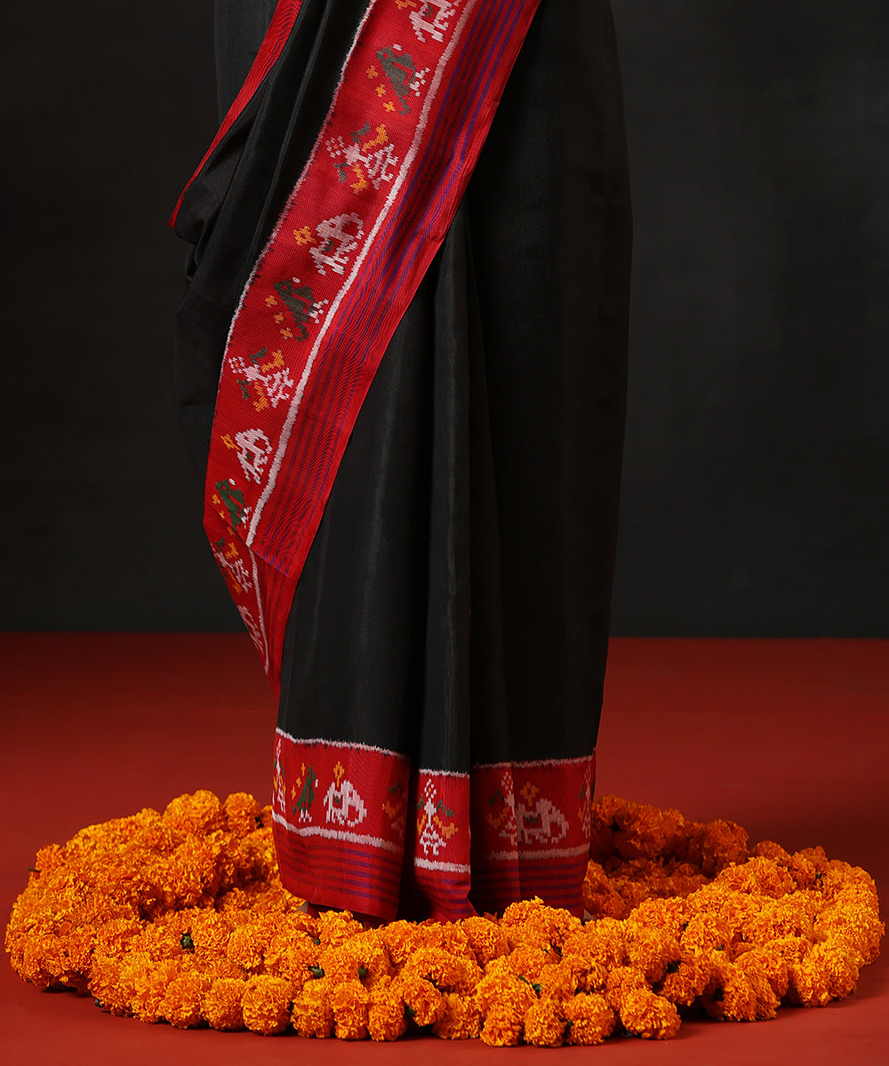 Black_HandloomPure_MulberrySilk_Single_Ikat_Patola_Saree_With_Maroon_Border_And_Pallu_With_Animal_Motifs_WeaverStory_04