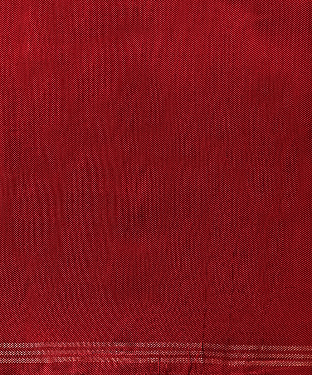 Handloom_White_Pure_MulberrySilk_Single_Ikat_Patola_Saree_With_Twill_Weave_And_Maroon_Border_WeaverStory_05