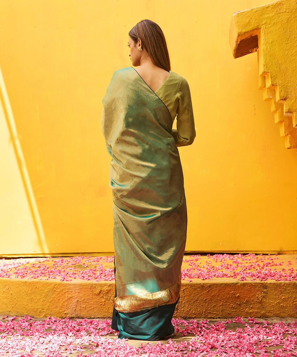 Handloom_Green_And_Gold_Double_Shade_Pure_Chanderi_Tissue_Saree_WeaverStory_03