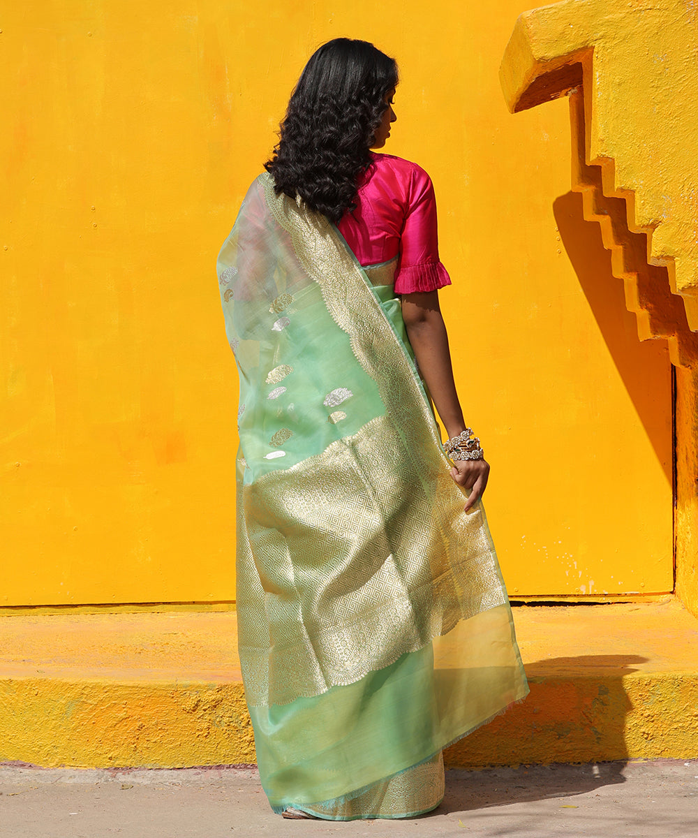 Handloom_Mint_Green_Pure_Kora_Silk_Banarasi_Saree_With_Sona_Rupa_Booti_WeaverStory_03