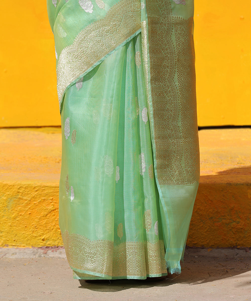 Handloom_Mint_Green_Pure_Kora_Silk_Banarasi_Saree_With_Sona_Rupa_Booti_WeaverStory_04