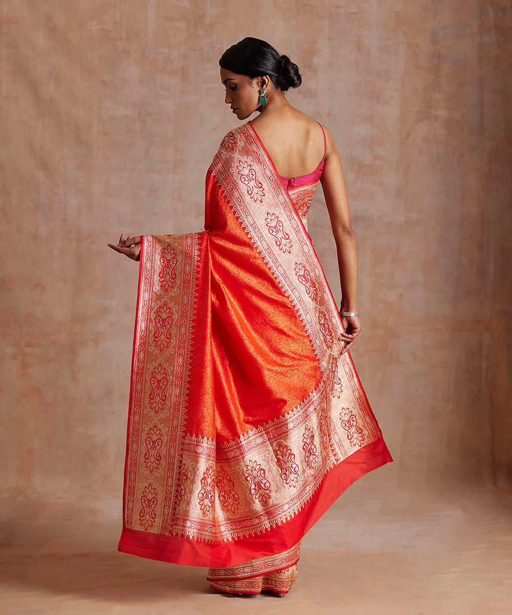 Handloom_Red_And_Orange_Pure_Katan_Silk_Banarasi_Tanchoi_Saree_With_Mughal_Motifs_WeaverStory_03