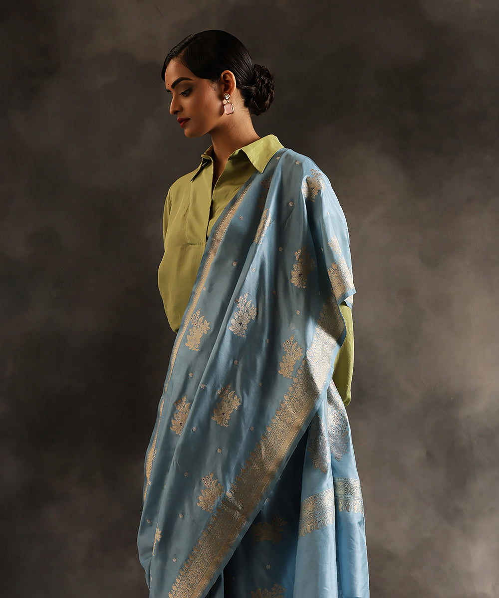Powder_Blue_Handloom_Pure_Katan_Silk_Banarasi_Saree_With_Kadhwa_Booti_WeaverStory_01