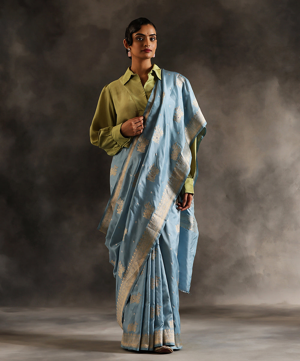Powder_Blue_Handloom_Pure_Katan_Silk_Banarasi_Saree_With_Kadhwa_Booti_WeaverStory_02