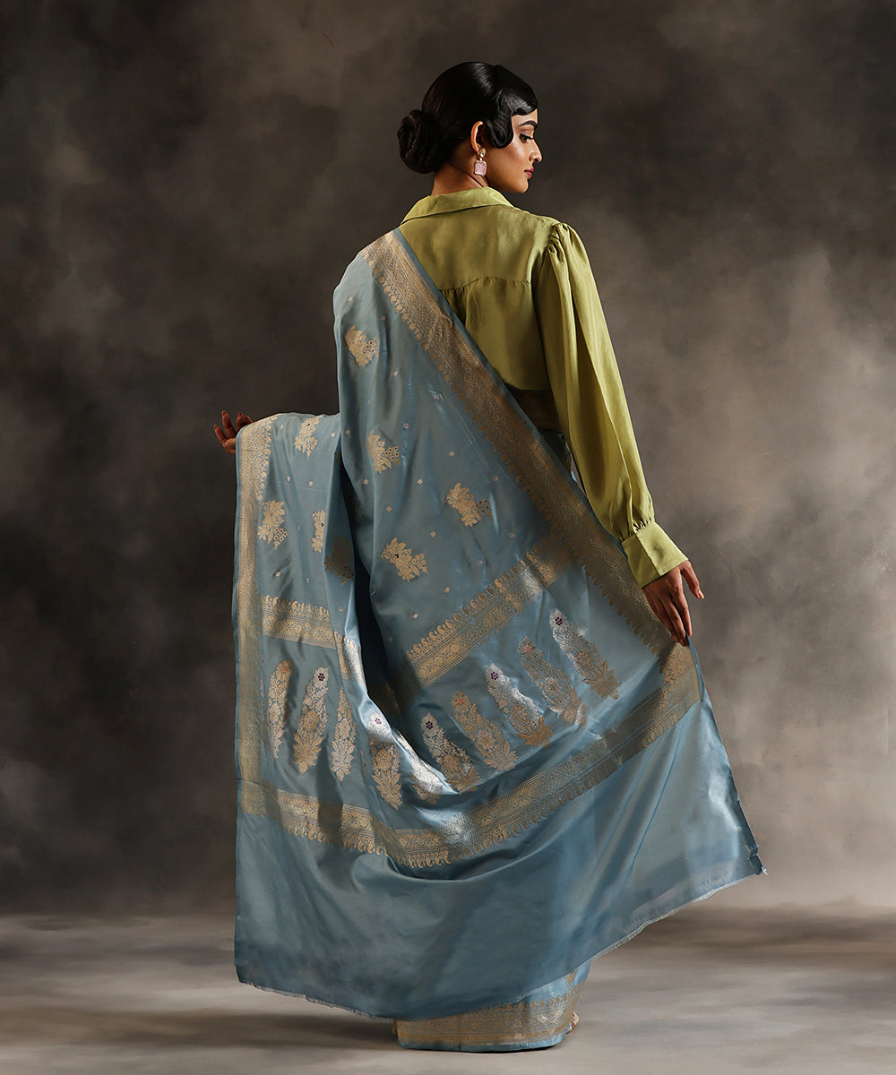 Powder_Blue_Handloom_Pure_Katan_Silk_Banarasi_Saree_With_Kadhwa_Booti_WeaverStory_03