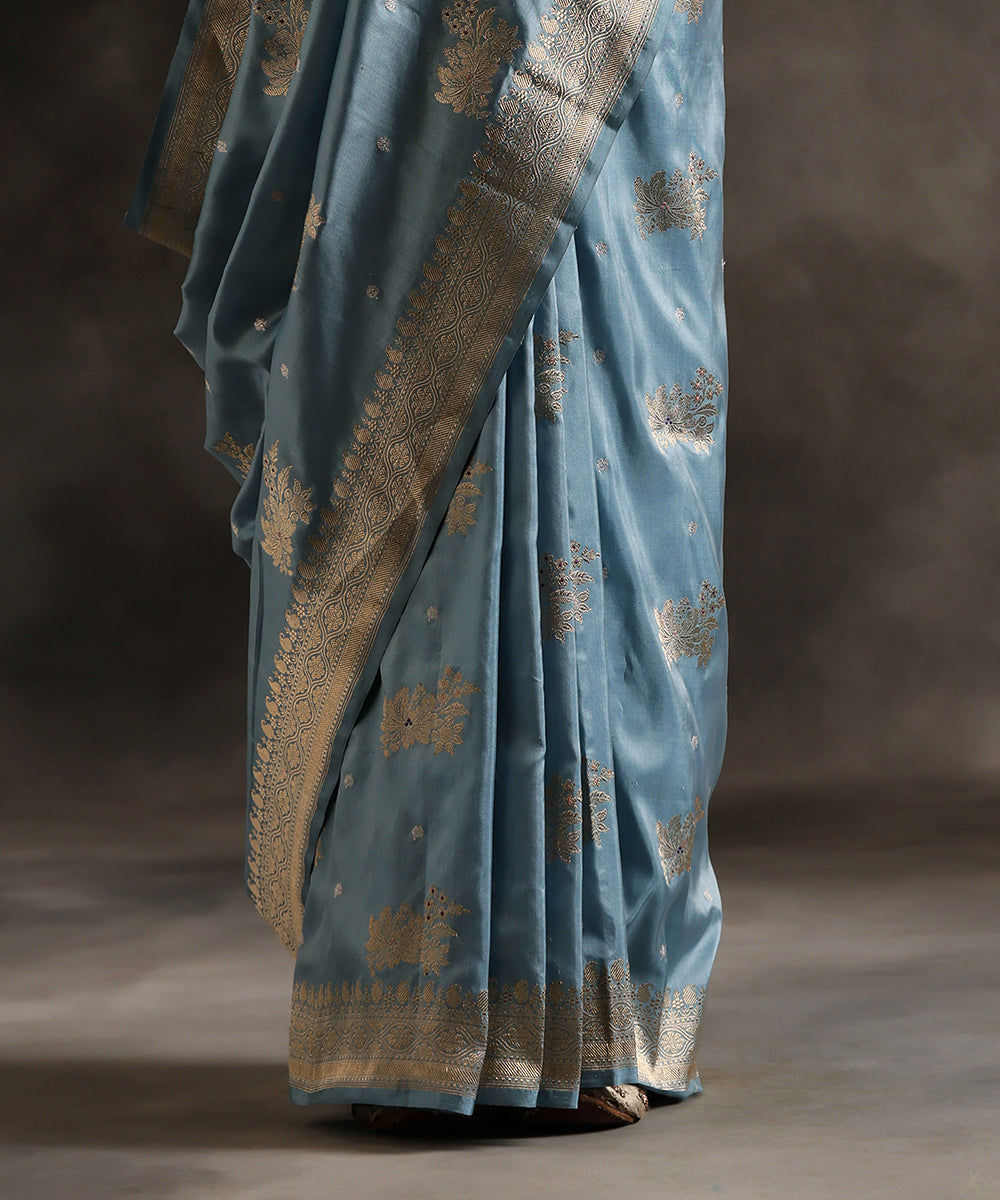 Powder_Blue_Handloom_Pure_Katan_Silk_Banarasi_Saree_With_Kadhwa_Booti_WeaverStory_04