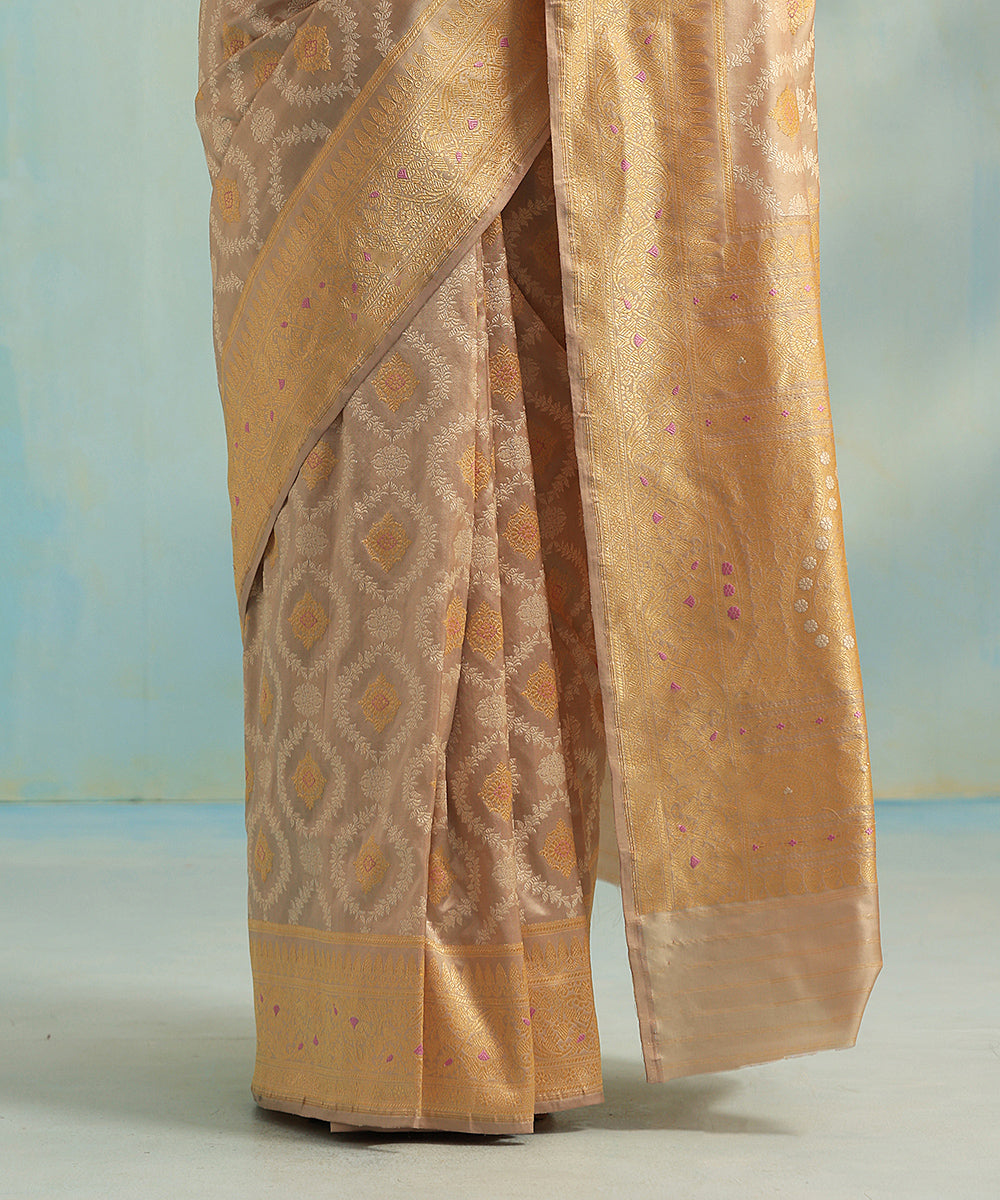 Handloom_Pastel_Grey_Pure_Katan_Silk_Banarasi_Saree_With_Meena_Booti_And_Resham_Jaal_WeaverStory_04