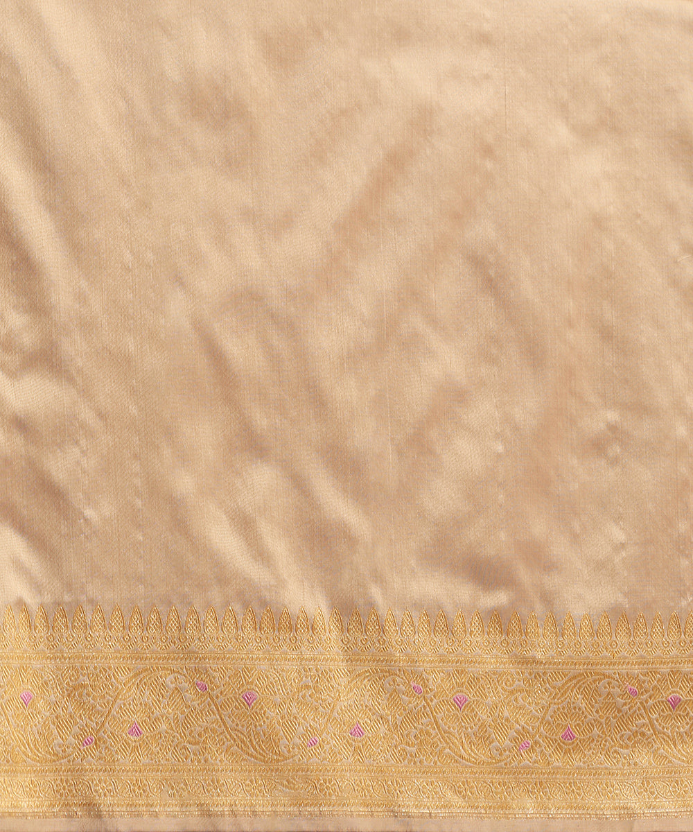 Handloom_Pastel_Grey_Pure_Katan_Silk_Banarasi_Saree_With_Meena_Booti_And_Resham_Jaal_WeaverStory_05