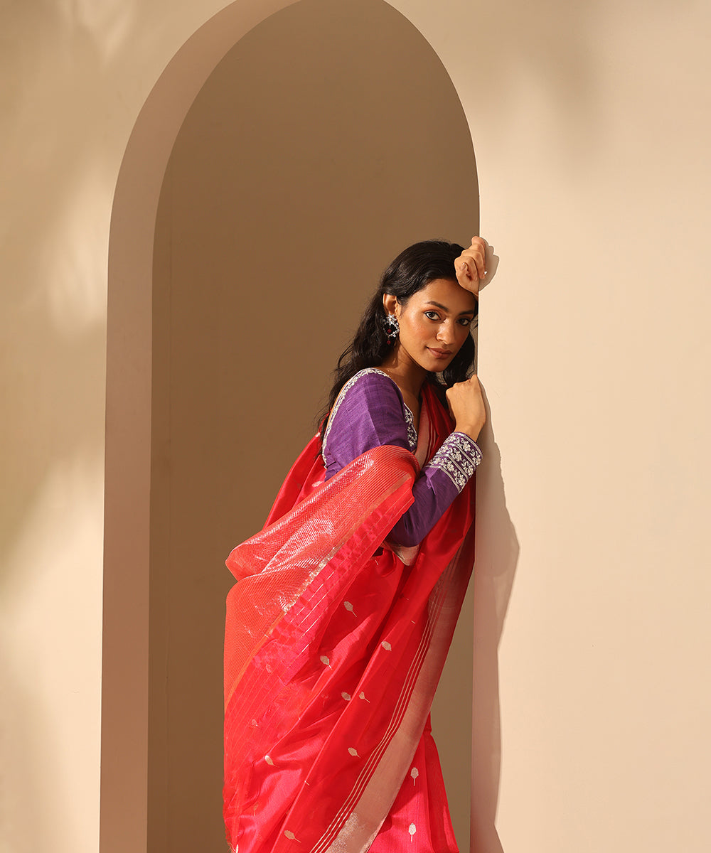 Handloom_Red_Pure_Chanderi_Silk_Saree_With_Silver_Zari_Booti_WeaverStory_01
