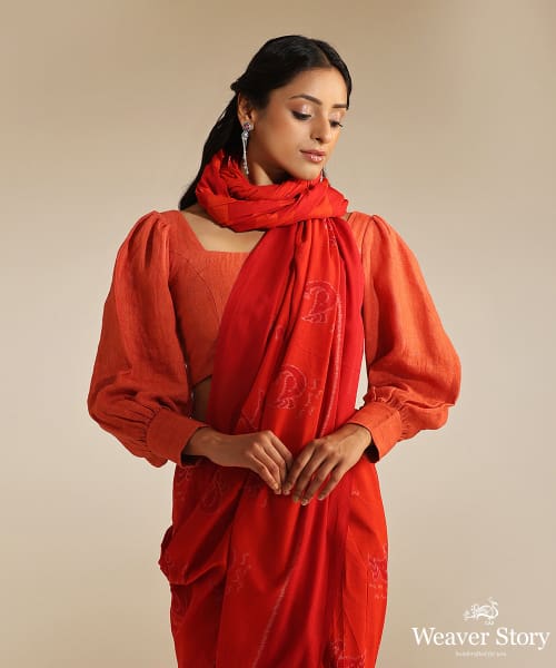 Handloom_Crimson_And_Red_Shoft_Cotton_Ikat_All_Over_Swan_Design_Saree_WeaverStory_01