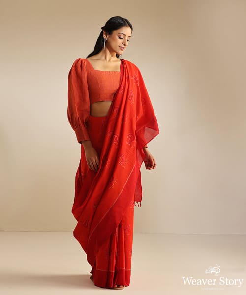 Handloom_Crimson_And_Red_Shoft_Cotton_Ikat_All_Over_Swan_Design_Saree_WeaverStory_02