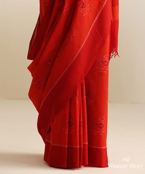 Handloom_Crimson_And_Red_Shoft_Cotton_Ikat_All_Over_Swan_Design_Saree_WeaverStory_04