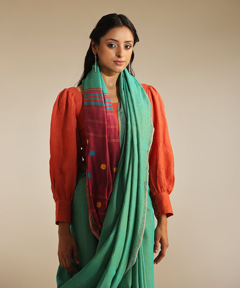 Handloom_Green_Cotton_Tussar_Saree_With_Extra_Weft_Flowers_In_Pallu_And_Old_Ganjam_Border_WeaverStory_01