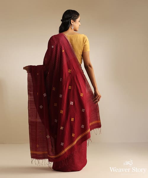 Handloom_Maroon_Tussar_Cotton_Saree_With_Geometrical_Flower_And_Checks_WeaverStory_03