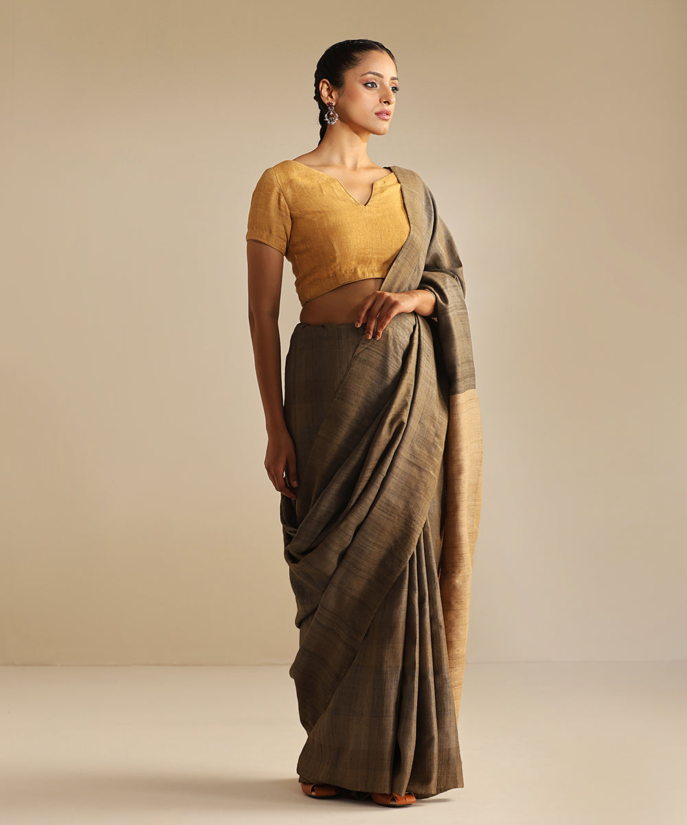 Beige_And_Grey_Handloom_Tussar_Silk_Saree_With_Gradient_Hues_WeaverStory_02