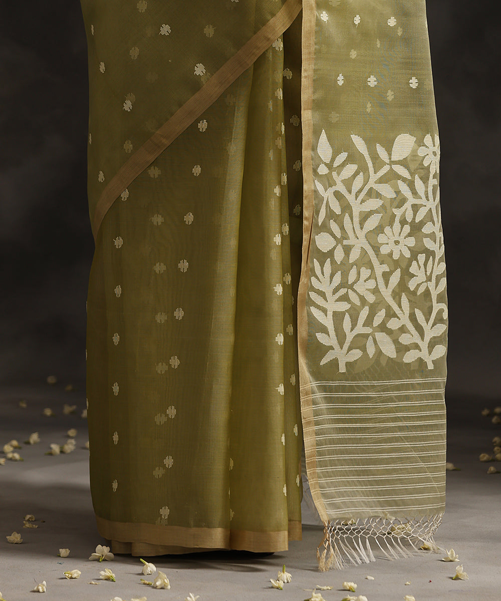 Handloom_Green_Pure_Kora_Silk_Muslin_Dhakai_Jamdani_Saree_With_White_Leaves_WeaverStory_04