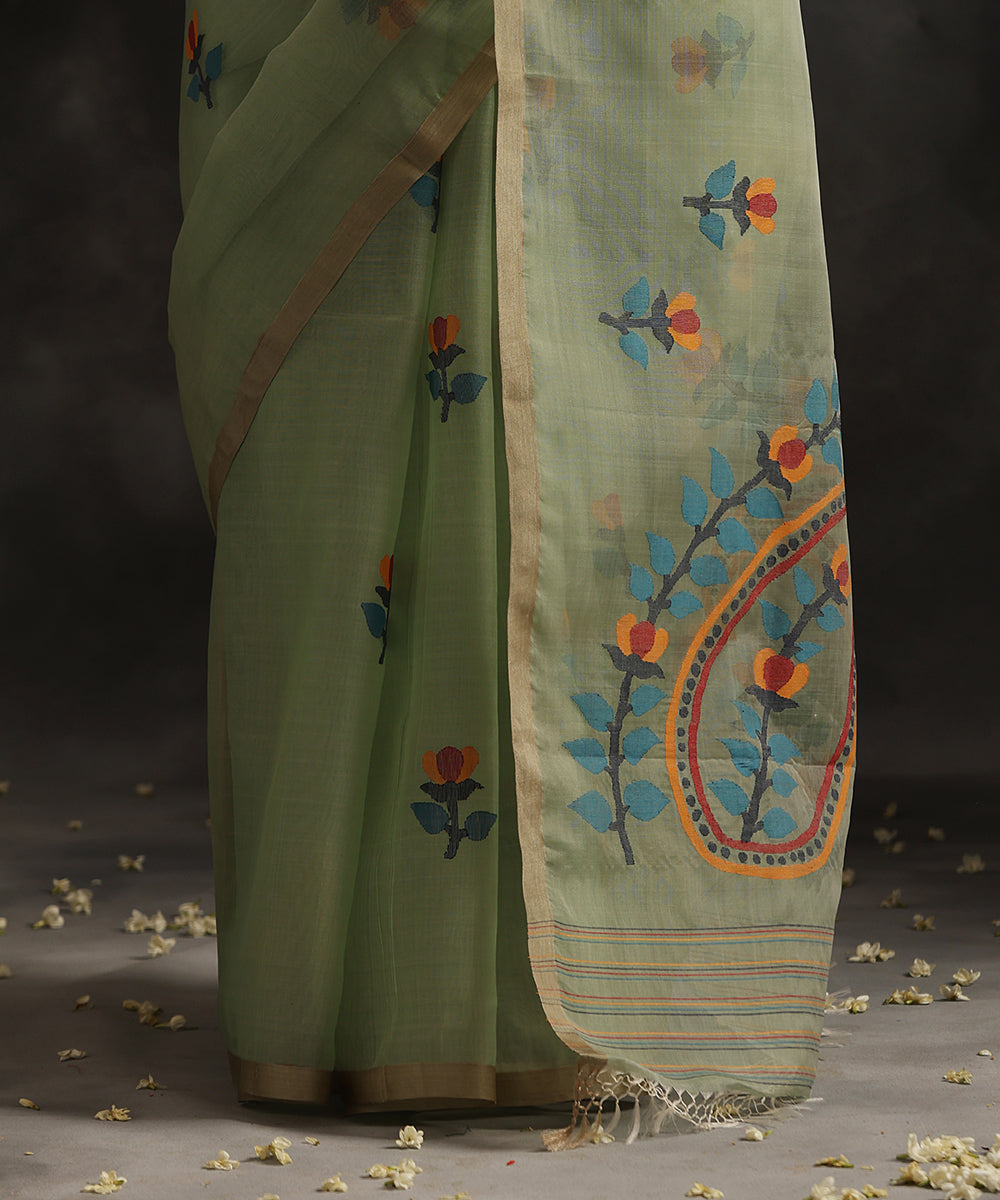 Pistachio_Green_Handloom_Pure_Kora_Silk_Muslin_Dhakai_Jamdani_Saree_With_Blue_Leaves_WeaverStory_04