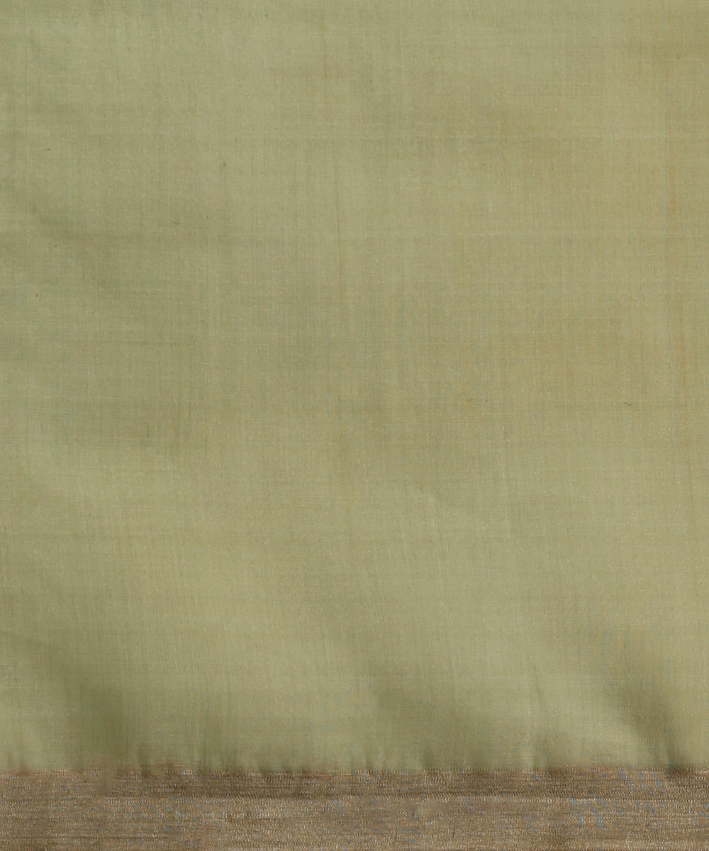 Pistachio_Green_Handloom_Pure_Kora_Silk_Muslin_Dhakai_Jamdani_Saree_With_Blue_Leaves_WeaverStory_05