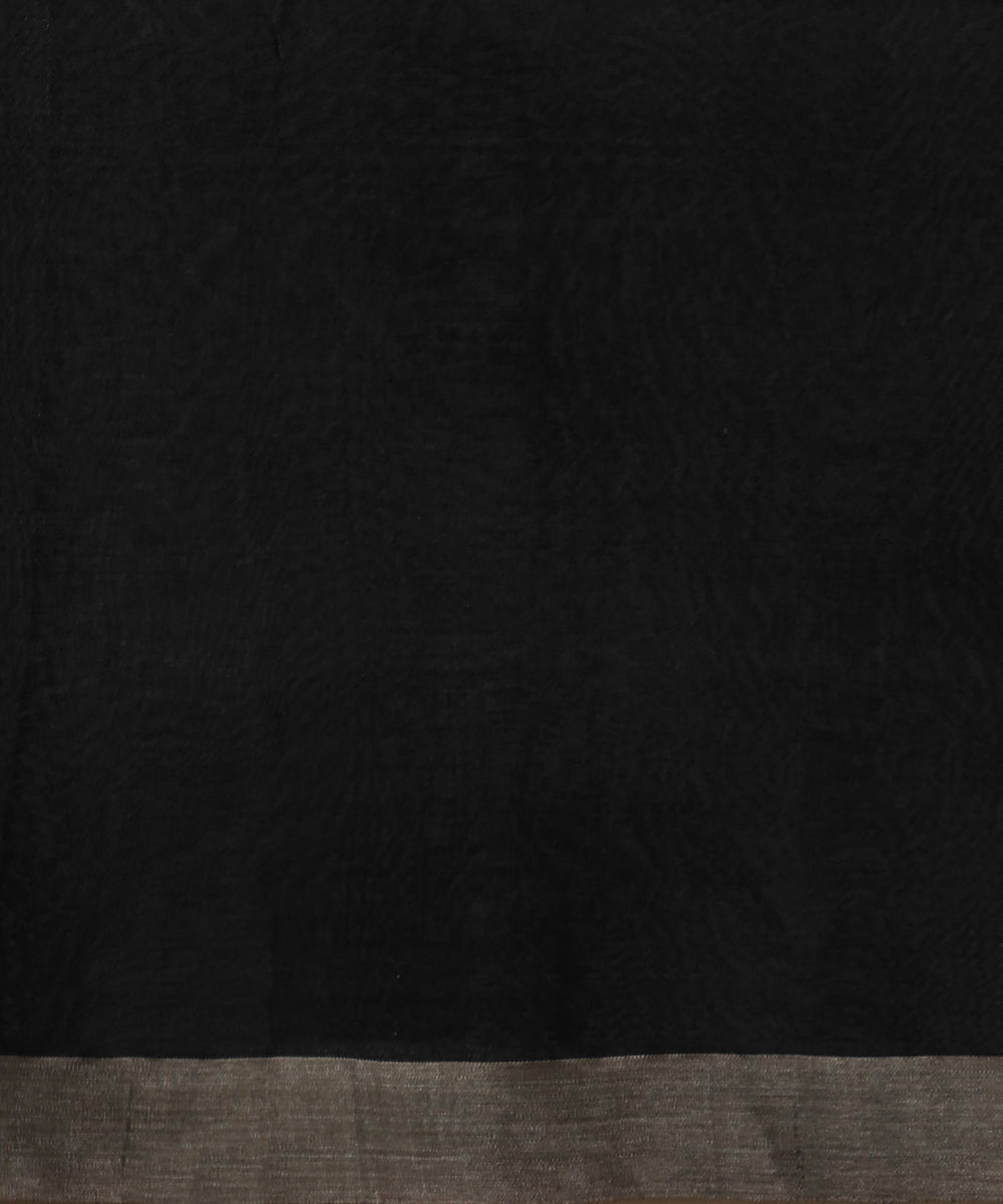 Handloom_Black_Pure_Kora_Silk_Muslin_Dhakai_Jamdani_Saree_With_Red_And_Beige_Floral_Pattern_WeaverStory_06