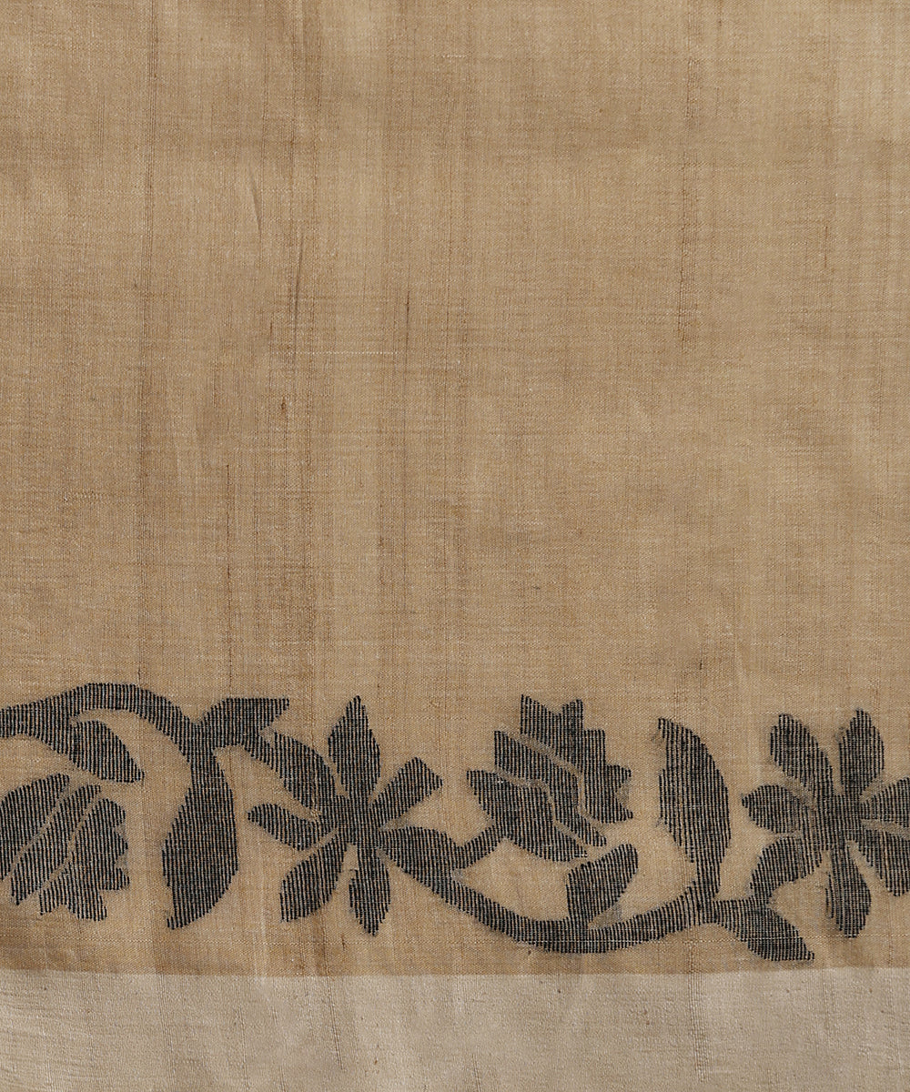 Beige_Handloom_Pure_Tusser_Munga_Dhakai_Jamdani_Saree_With_All_Over_Black_Leaves_WeaverStory_05