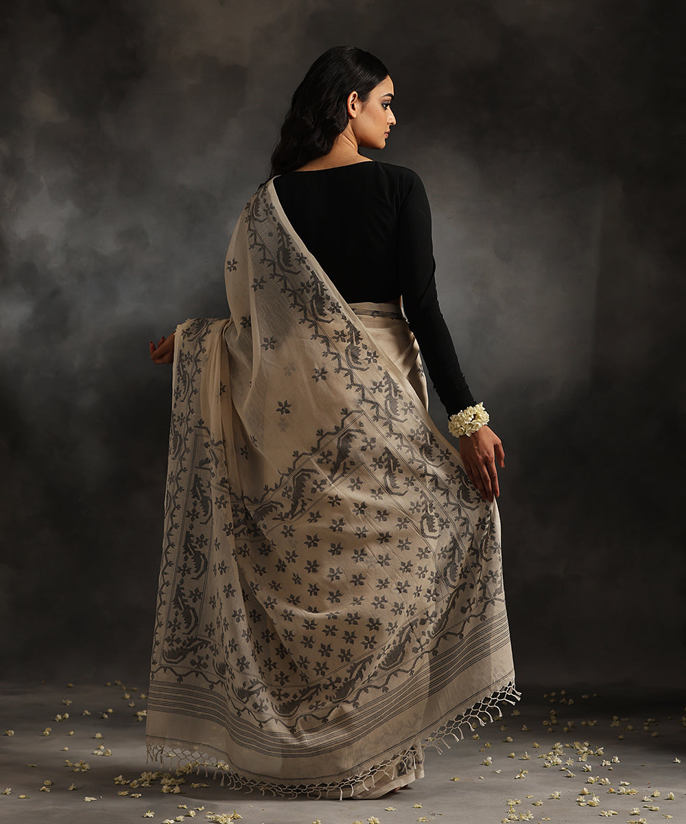 Handloom_Offwhite_Malmal_Pure_Dhakai_Jamdani_Weave_Saree_With_Black_Motifs_WeaverStory_03