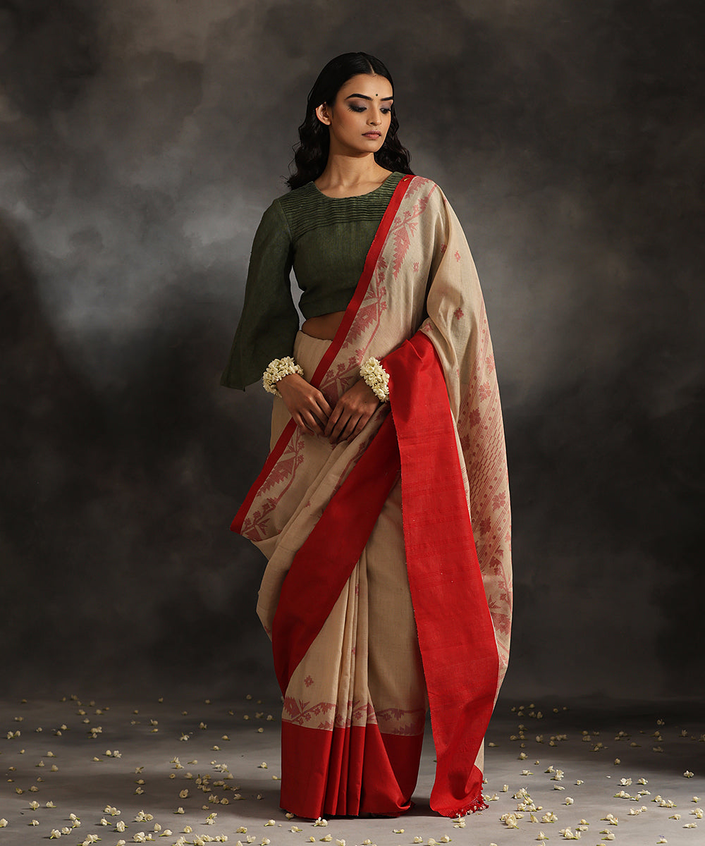 Beige_Handloom_Malmal_Dhakai_Jamdani_Saree_With_Red_Weave_WeaverStory_02