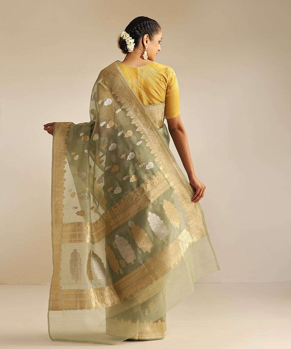 Handloom_Pastel_Powder_Green_Pure_Kora_Silk_Banarasi_Saree_With_Silver_And_Gold_Kadhwa_Booti_WeaverStory_03