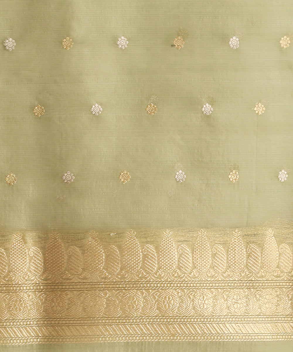 Handloom_Pastel_Powder_Green_Pure_Kora_Silk_Banarasi_Saree_With_Silver_And_Gold_Kadhwa_Booti_WeaverStory_05