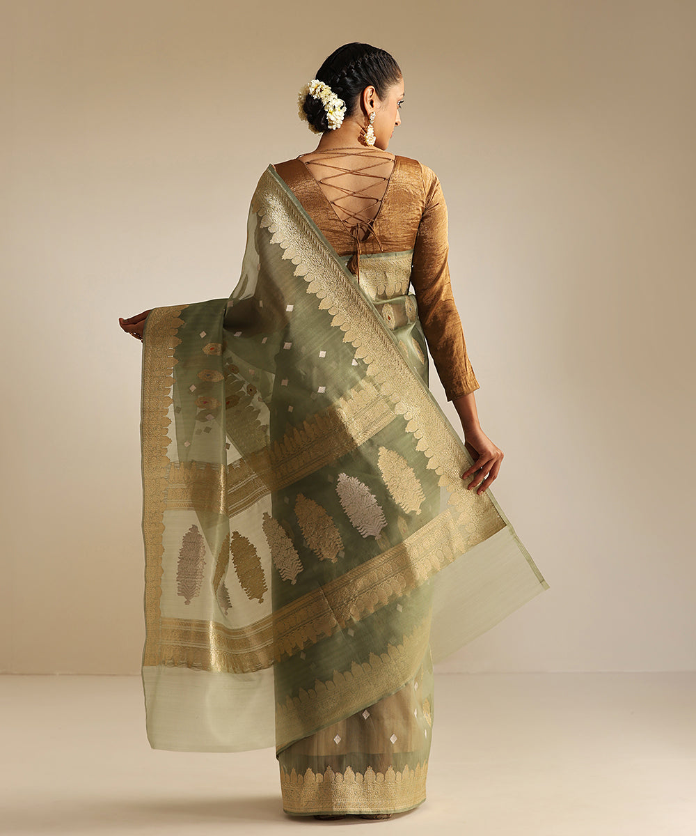Pastel_Powder_Green_Handloom_Pure_Kora_Silk_Banarasi_Saree_With_Silver_And_Gold_Booti_WeaverStory_03