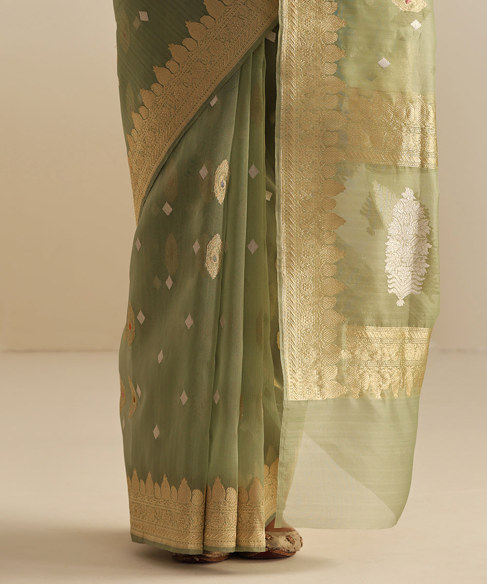 Pastel_Powder_Green_Handloom_Pure_Kora_Silk_Banarasi_Saree_With_Silver_And_Gold_Booti_WeaverStory_04