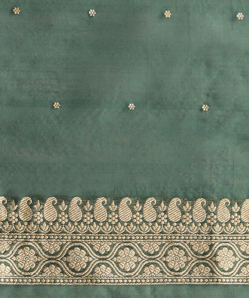 Handloom_Bottle_Green_Pure_Kora_Silk_Banarasi_Saree_With_Silver_And_Gold_Kadhwa_Booti_WeaverStory_05