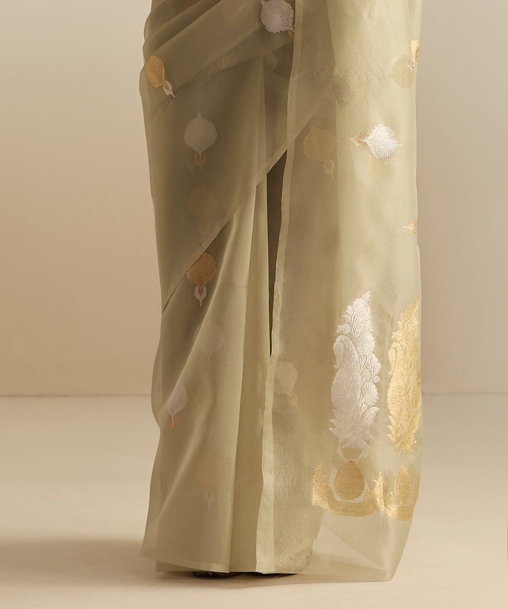 Pastel_Mint_Green_Handloom_Pure_Kora_Silk_Banarasi_Saree_With_Kadhwa_Booti_WeaverStory_04