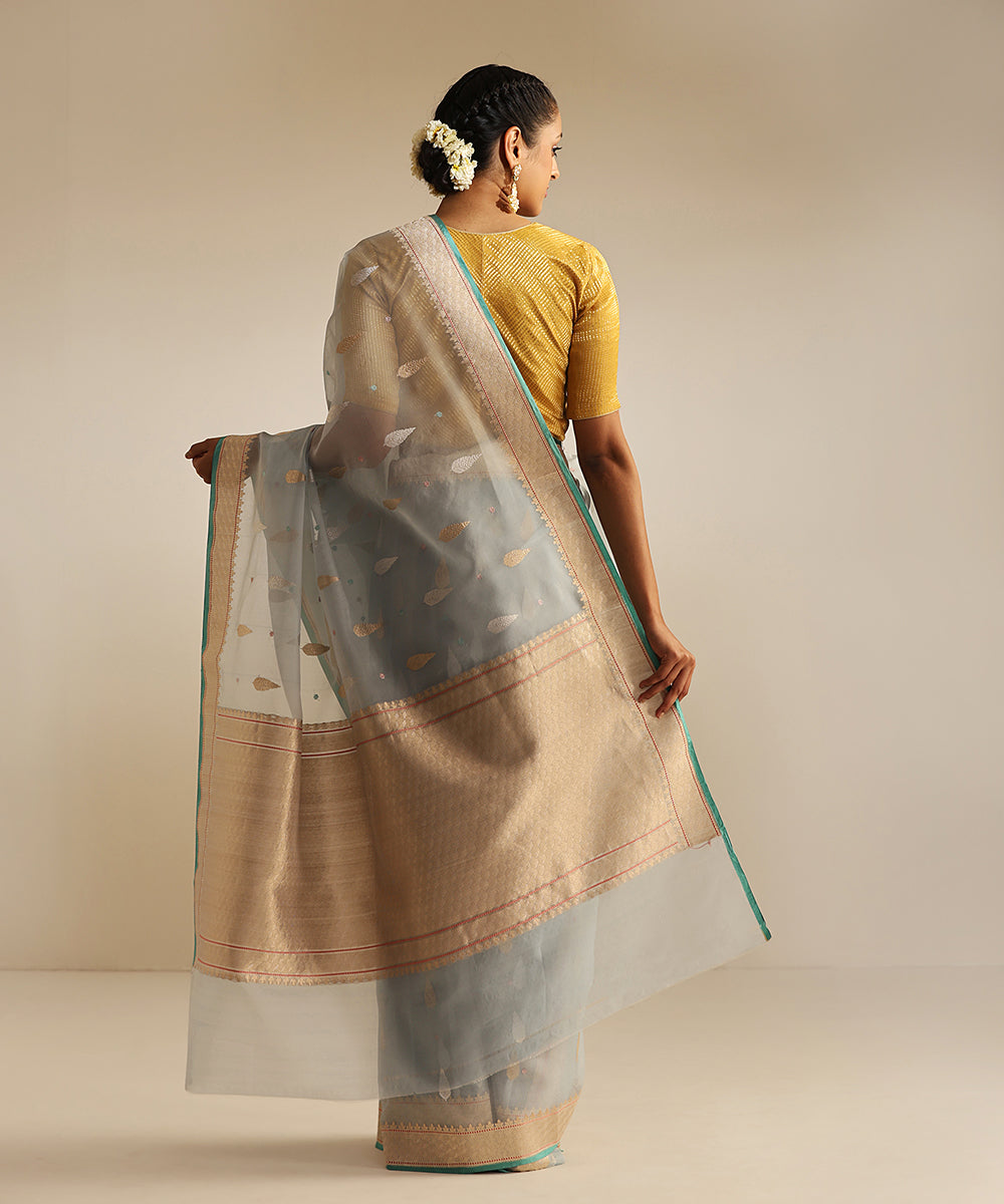 Handloom_Powder_Blue_Pure_Kora_Silk_Banarasi_Saree_With_Alfi_Kadhwa_Booti_With_Border_WeaverStory_03