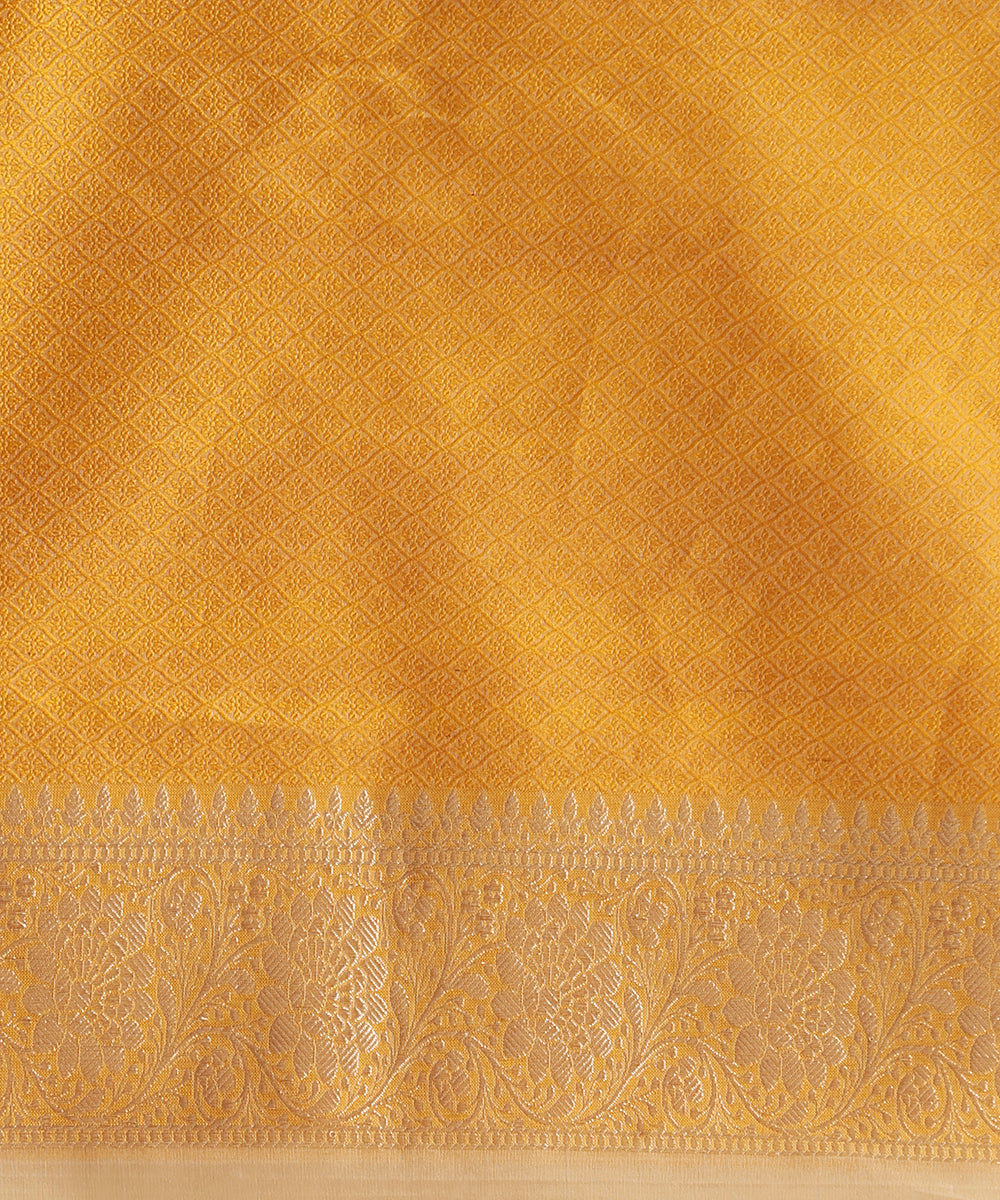 Handloom_Off_White_And_Yellow_Pure_Kora_Silk_Banarasi_Saree_With_Alfi_Kadhwa_Booti_With_Border_WeaverStory_05