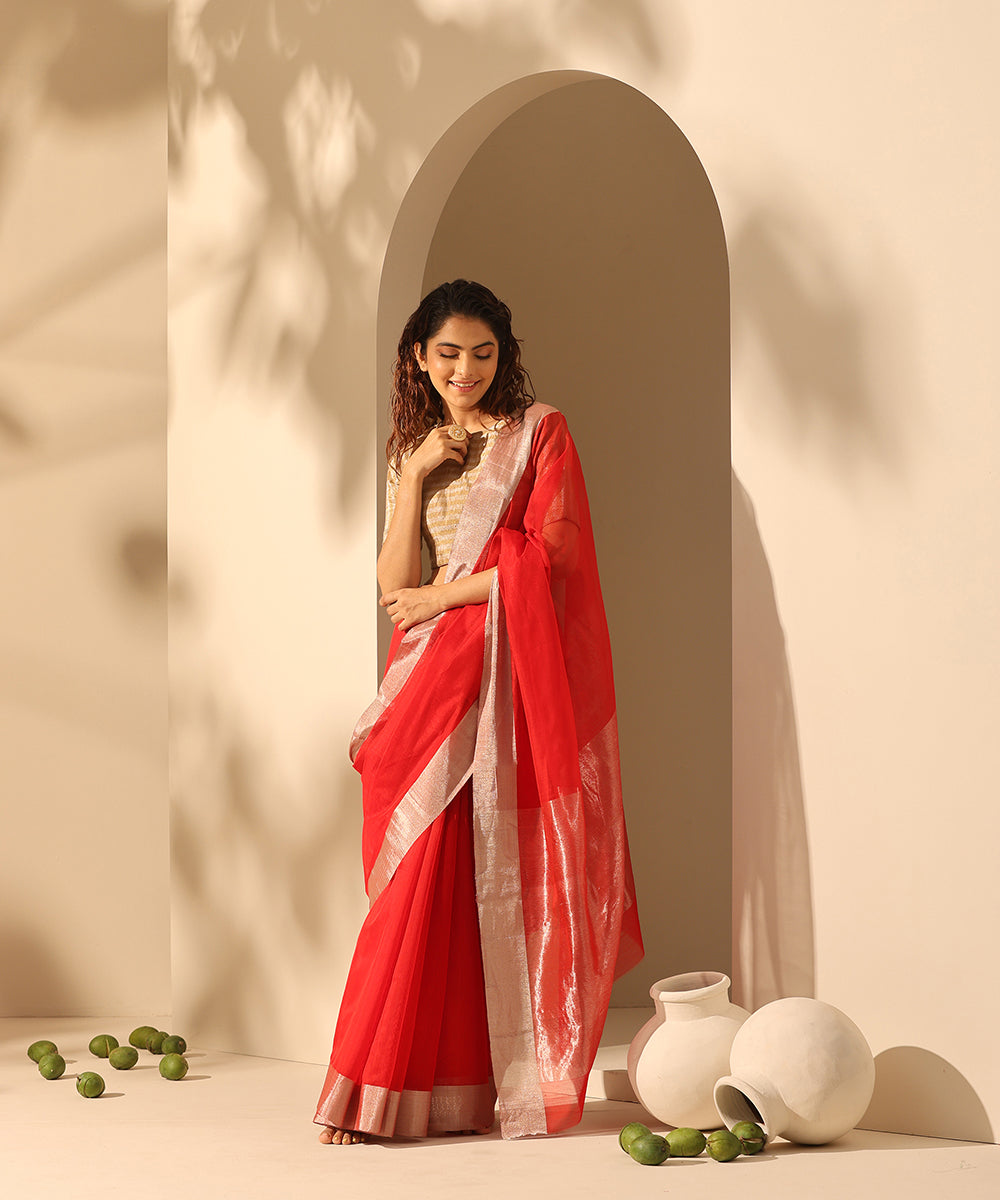 Red_Handloom_Plain_Pure_Cotton_Chanderi_Saree_With_Silver_Tissue_Border_WeaverStory_02